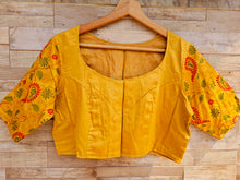Load image into Gallery viewer, Kantha Blouse
