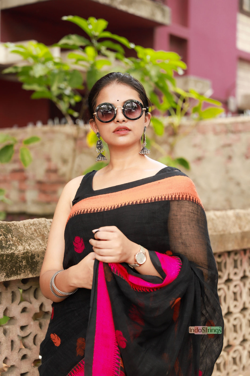 Krishnokoli- Pure Handloom Jayashree Linen Saree (Black)