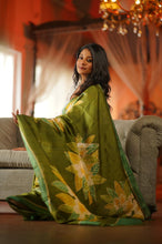 Load image into Gallery viewer, Kath Golap- Mulberry Silk Saree
