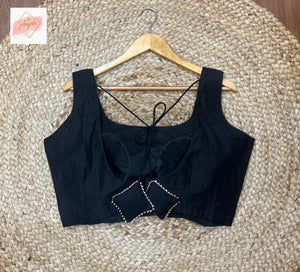 Scoop Neck Premium Sleeveless Blouse - Black