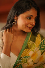 Load image into Gallery viewer, Kath Golap- Mulberry Silk Saree
