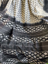 Load image into Gallery viewer, Smokey Grey Handwoven Pochampally Ikat Cotton Saree
