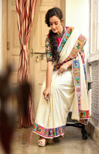 Load image into Gallery viewer, Off-white Muslin with Kachhi work Border and Crocia Lace Designer Saree
