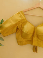 Load image into Gallery viewer, Semi-silk blouse - Golden

