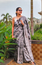 Load image into Gallery viewer, Silver Lining - A Grey Cotton Saree
