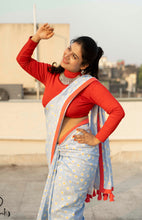 Load image into Gallery viewer, Daisy Printed Quirky Saree
