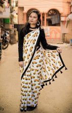Load image into Gallery viewer, Pili Taxi Printed Quirky Saree
